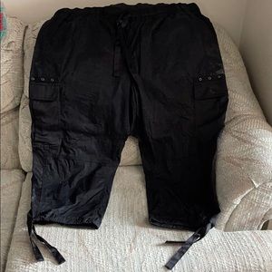 Black Capri cargo pants